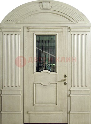 Белая входная дверь массив со стеклом и ковкой ДА-49 в Йошкар-Оле