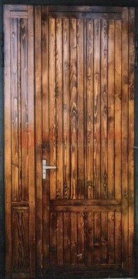 Коричневая металлическая дверь с евровагонкой ДЕ-10 в Йошкар-Оле