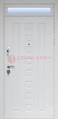 Белая металлическая дверь с фрамугой для коттеджа ДФГ-21 в Йошкар-Оле