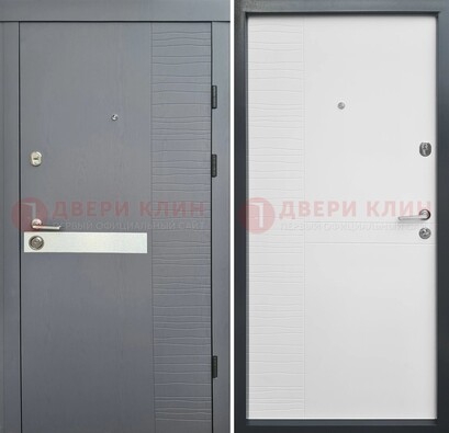 Черная металлическая дверь с белой резной МДФ панелью ДМ-215 в Санкт-Петербурге