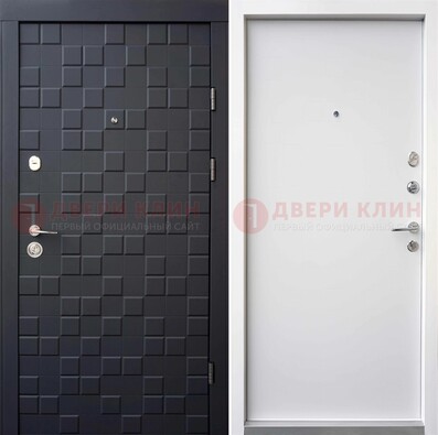 Черная входная дверь с МДФ панелями ДМ-222 в Санкт-Петербурге