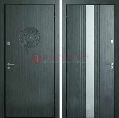 Темная железная дверь с МДФ и декоративной вставкой ДМ-25 в Санкт-Петербурге