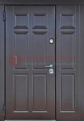 Тёмная двухстворчатая входная дверь для коттеджа с МДФ ДМ-533 в Йошкар-Оле