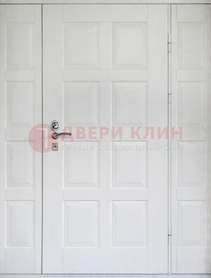Белая входная дверь для коттеджа с МДФ ДМ-536 в Йошкар-Оле
