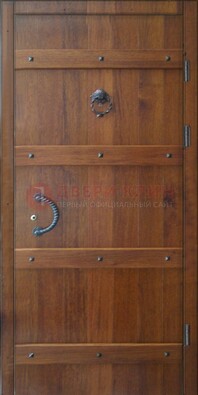 Коричневая металлическая дверь с массивом дуба с ковкой ДМД-36 в Йошкар-Оле