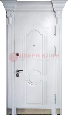 Белая металлическая дверь с массивом дуба для дома ДМД-59 в Йошкар-Оле