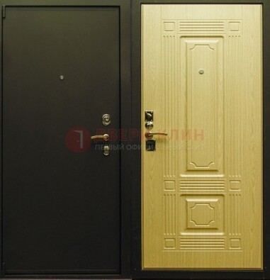 Коричневая металлическая дверь с порошковым покрытием ДП-51 в Санкт-Петербурге