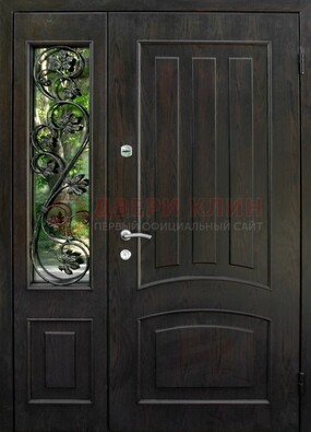 Парадная дверь со стеклянными вставками и ковкой ДПР-31 в кирпичный дом в Йошкар-Оле