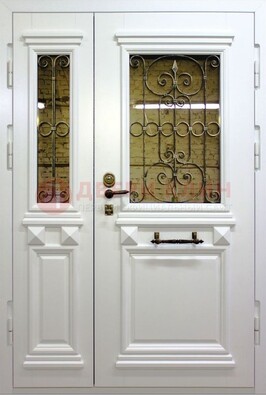 Белая парадная металлическая дверь со стеклом и ковкой ДПР-83 в Йошкар-Оле