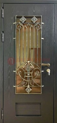 Одностворчатая железная дверь со стеклом и ковкой для дома ДСК-101 в Йошкар-Оле