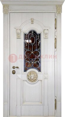 Белая железная дверь со стеклом и ковкой для кирпичного дома ДСК-155 в Йошкар-Оле