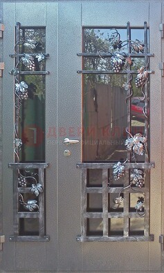 Распашная уличная дверь Порошок со стеклом и ковкой ДСК-221 в Йошкар-Оле