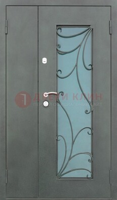 Двухстворчатая железная дверь со стеклом и ковкой ДСК-40 в Воронеже