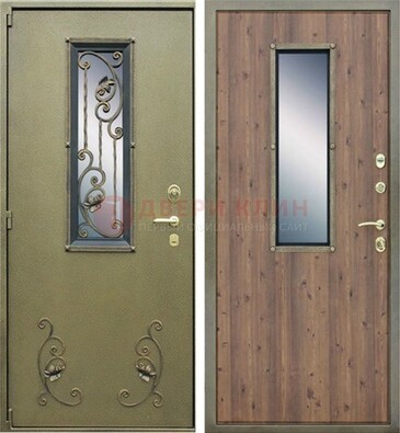 Зеленая железная дверь со стеклом и ковкой ДСК-44 в Йошкар-Оле
