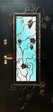 Черная железная дверь со стеклом и ковкой ДСК-70 в Йошкар-Оле
