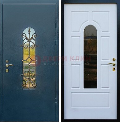 Входная дверь Дверь со стеклом и ковкой ДСК-71 для кирпичного дома в Воронеже