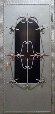 Белая железная дверь со стеклом и ковкой ДСК-74 в Петрозаводске