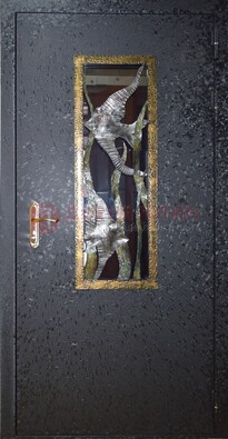 Черная металлическая дверь со стеклом и ковкой ДСК-82 в Омске