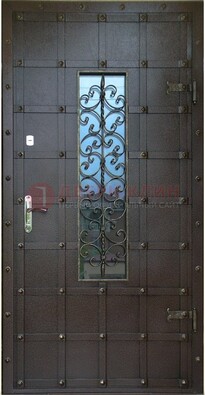 Темная стальная дверь со стеклом и ковкой ДСК-84 В Ижевске