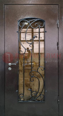 Коричневая металлическая дверь со стеклом и ковкой ДСК-95 в Перми
