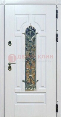 Белая остекленная металлическая дверь с ковкой ДСК-98 в Йошкар-Оле
