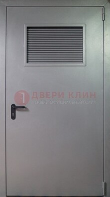 Серая железная техническая дверь с вентиляционной решеткой ДТ-12 в Йошкар-Оле