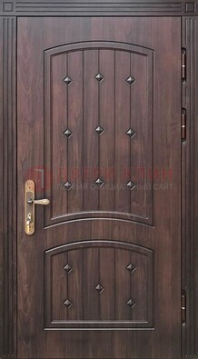 Коричневая уличная дверь с виноритом для дома ДВТ-235 в Йошкар-Оле