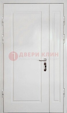 Полуторная металлическая дверь с МДФ в белом цвете ПЛ-24 в Йошкар-Оле