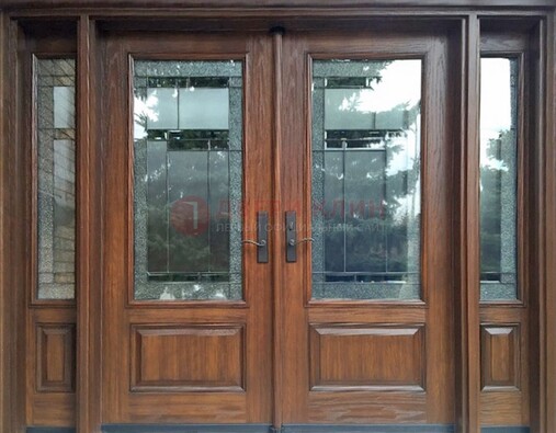 Распашная стальная дверь с массивом с витражом и фрамугами ВЖ-21 в Йошкар-Оле
